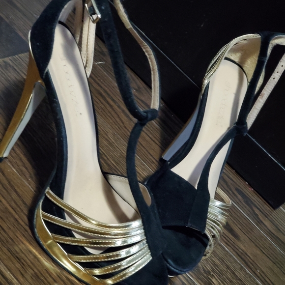 Heels - Picture 5 of 6